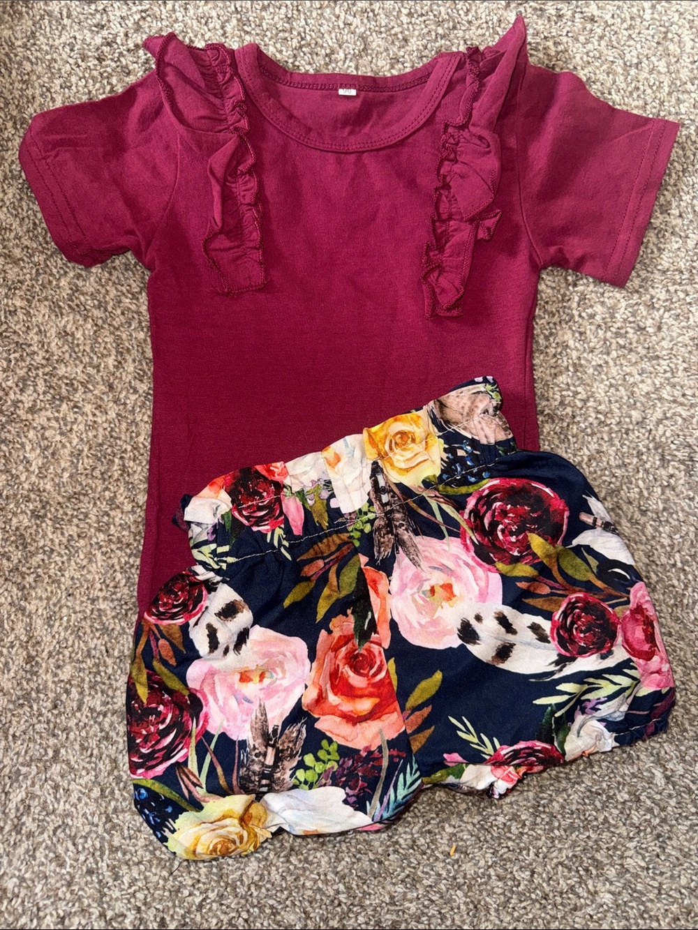 🛍 PRETTY LITTLE GIRLS OUTFIT SIZE 12 MONTHS 🛍